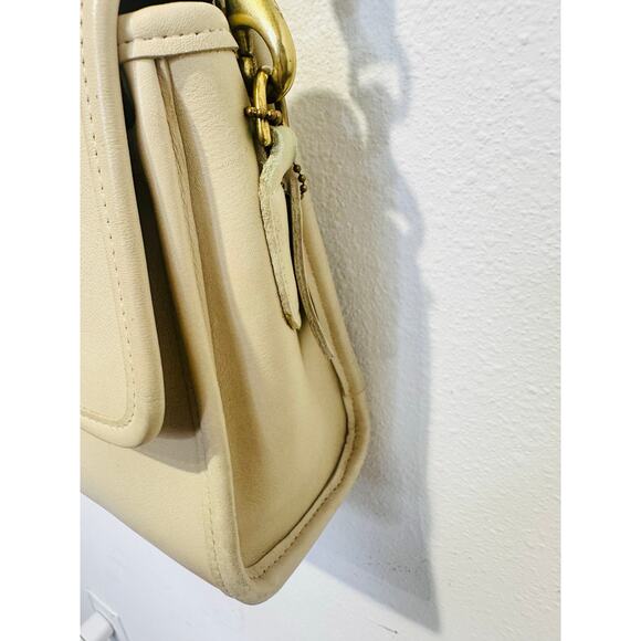 Vintage COACH 9870 Ivory Leather Court Brass Turn Lock Crossbody Strap Bag - Picture 6 of 13